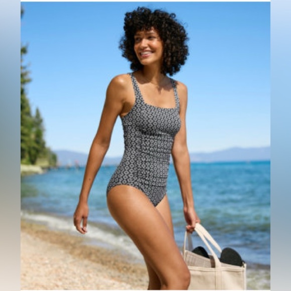 L.L. Bean Women's Sz 14 Blue Geometric Print Swimsuit Square Neck Shirred